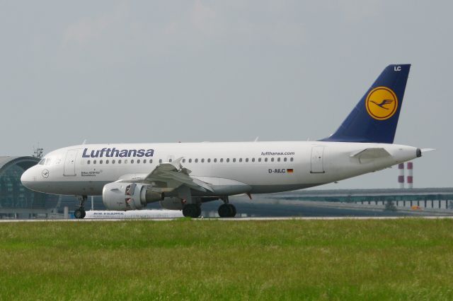 Airbus A319 (D-AILC) - Airbus A319-114, Landing Rwy 26L, Roissy Charles De Gaulle Airport (LFPG-CDG)