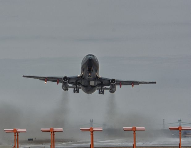 Boeing 737-200 (MBK790)