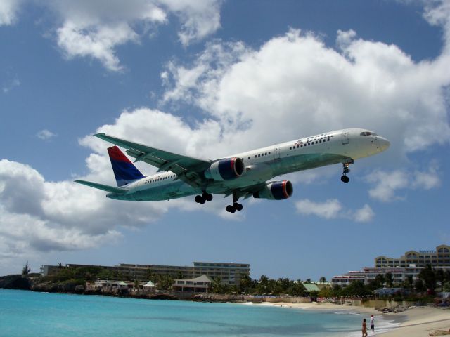 Boeing 757-200 (DAL637) - Delta Flight 439 langing in St. Maarten