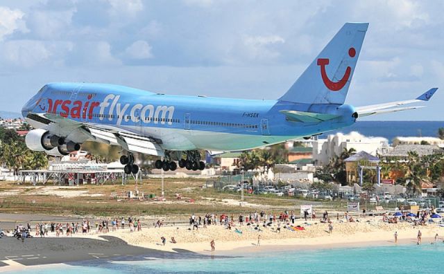 Boeing 747-400 (TNCM) - St Marteen from the hotel...