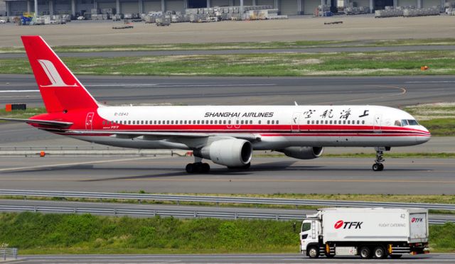 Boeing 757-200 (B-2843) - 2013