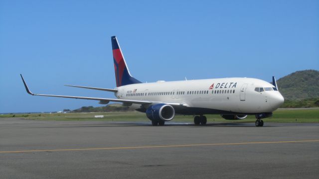 Boeing 737-900 (N821DN)
