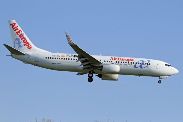 Boeing 737-700 (EC-JBL)