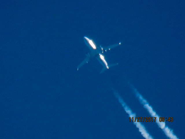 Boeing 737-800 (N37287)
