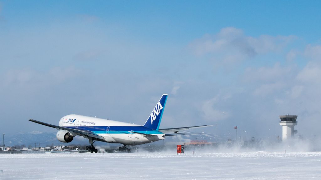 Boeing 777-200 (JA704A) - All Nippon Airways / Boeing 777-281br /Jan.17.2015 Hakodate Airport [HKD/RJCH] JAPAN