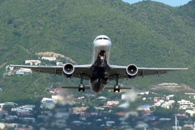 Boeing 757-200 (N694DL)