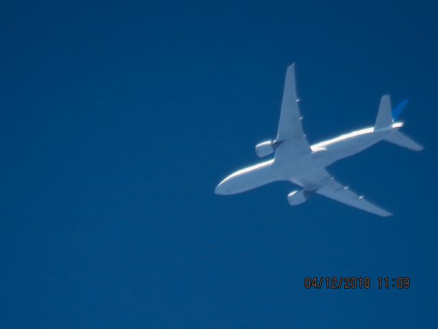 Boeing 777-200 (N768UA)