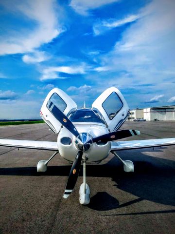 Cirrus SR-22 (N369SF)