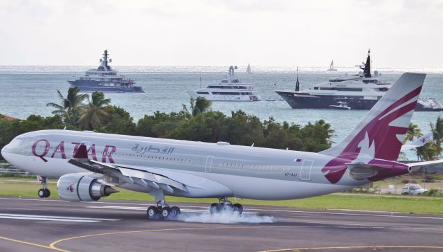 Airbus A330-200 (A7-HJJ)