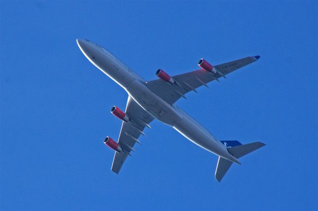 Airbus A340-300 (LN-RKF) - Subject aircraft, operating as Scandinavian Airlines SAS907/SK907, photographed over Northern New Jersey on 24-Dec-2018 at 1324HrsEST, enroute to Newark Liberty, (KEWR, EWR), from Oslo, Gardermoen, Norway, (OSL).