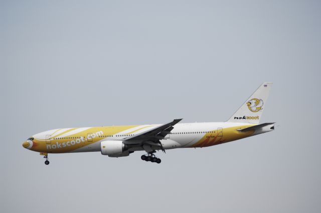 Boeing 777-200 (HS-XBC) - Final Approach to Narita Intl Airport R/W34L on 2017/04/10