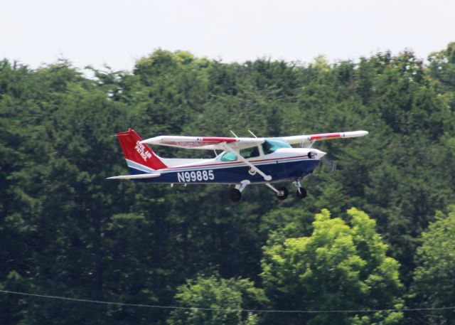 Cessna Skyhawk (N99885)