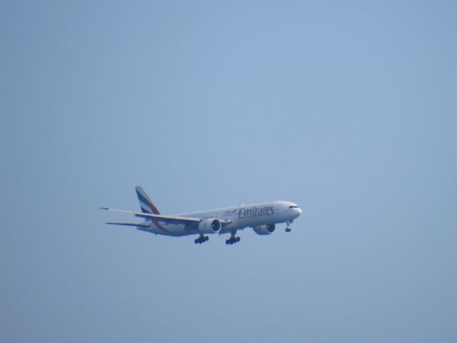 BOEING 777-300ER (A6-ECC)
