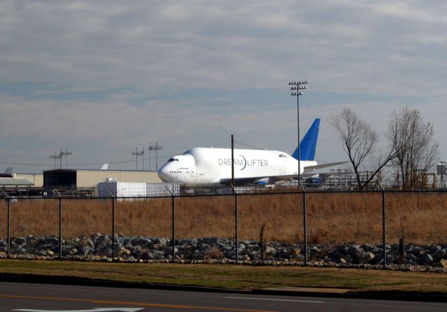 Boeing 747-200 —