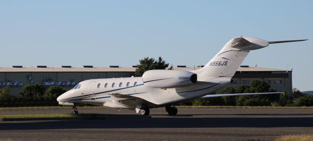 Cessna Citation X (N956JS) - Taxiing to parking is this 2000 Cessna Citation 750 in the Autumn of 2022.