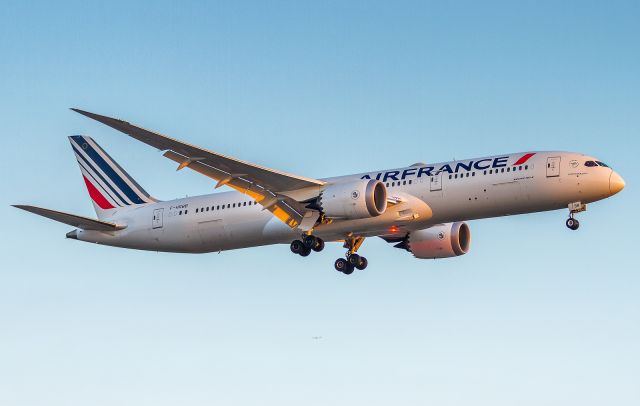 Boeing 787-9 Dreamliner (F-HRBB) - First shot in the database! : )  One of YYZs newest 789s from Air France on short finals for runway 24R