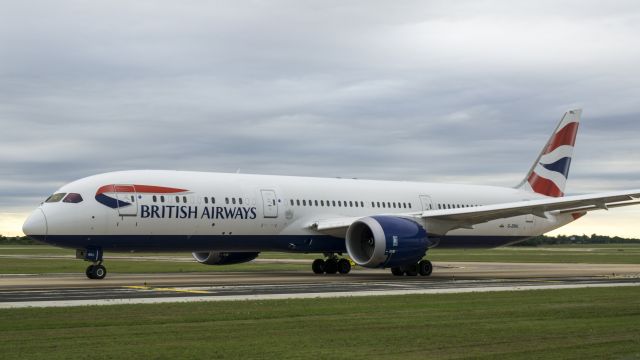 Boeing 787-9 Dreamliner (G-ZBKL) - Taxiing to depart 35L