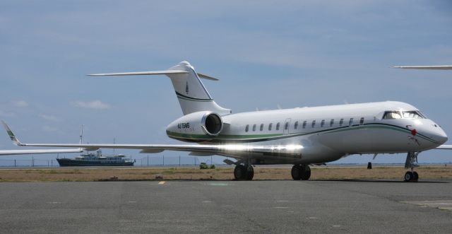 Bombardier Challenger 300 (N375WB)