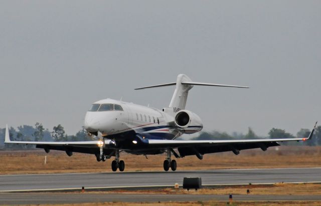 Bombardier Challenger 300 (BJS541)