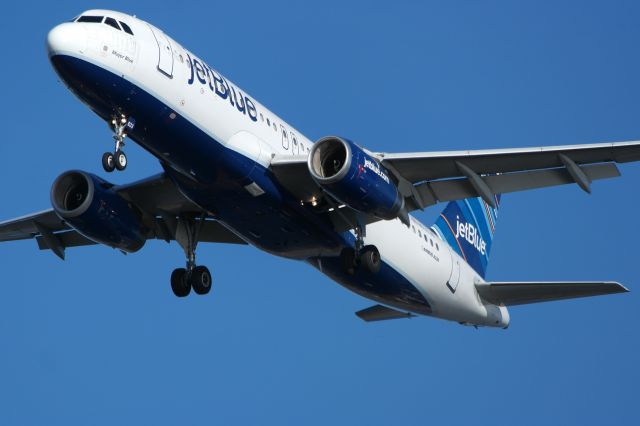 Airbus A320 (N633JB)