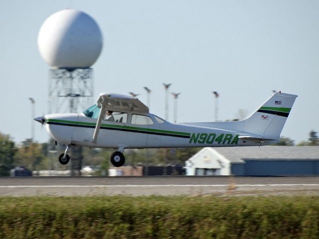 Cessna Skyhawk (N904RA)