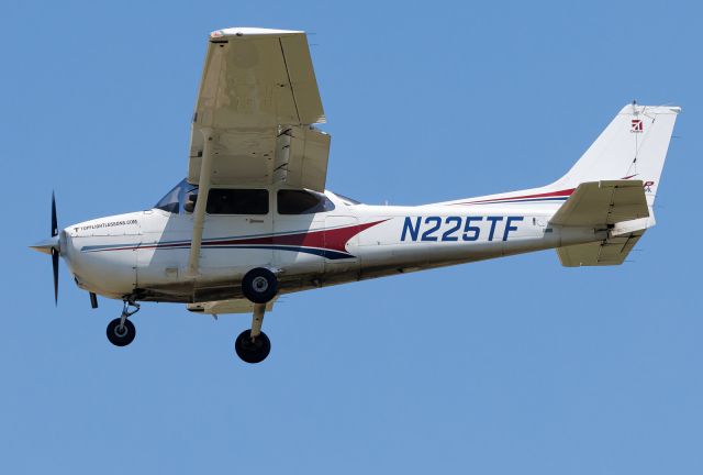 Cessna Skyhawk (N225TF)