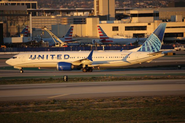 Boeing 737 MAX 9 (N27526)