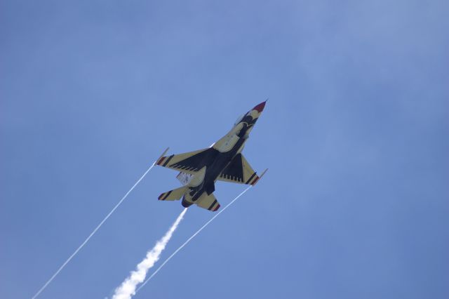 Lockheed F-16 Fighting Falcon — - USAF Thunderbirds