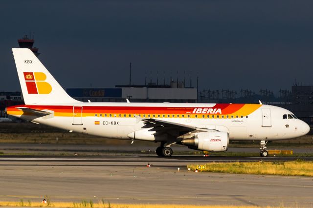 Airbus A319 (EC-KBX) - before heavy rain