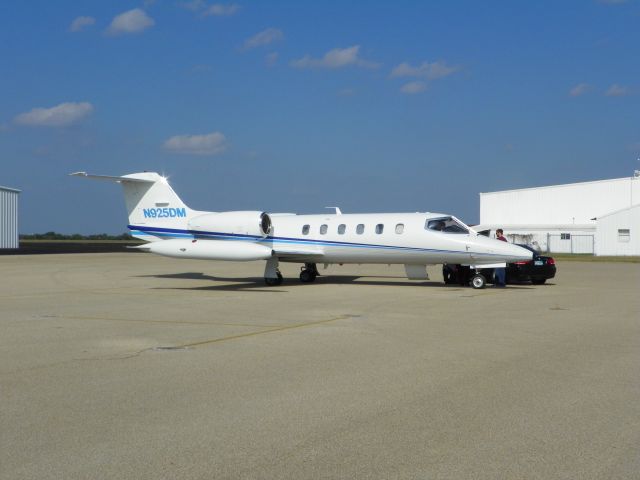 Learjet 35 (N925DM)