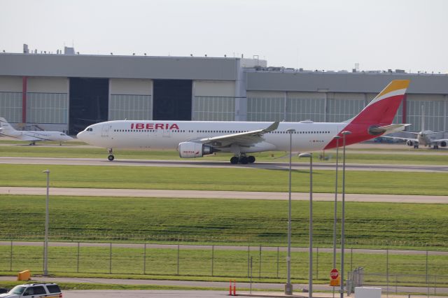 Airbus A330-300 (EC-LYF) - One of two weather-related diversions from O'hare. Iberia A330-300