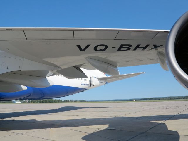 Boeing 747-400 (VQ-BHX)