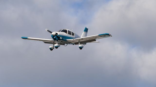 Piper Cherokee (N9506J)