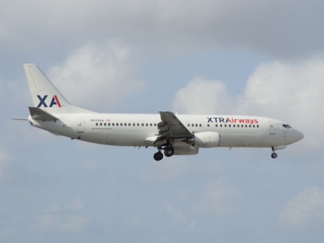 BOEING 737-400 (N313XA)