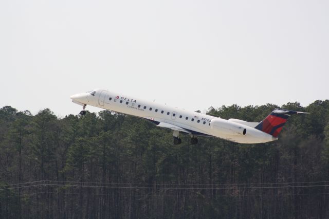 Embraer ERJ-135 (N270SK) - N270SK taking off runway 23R