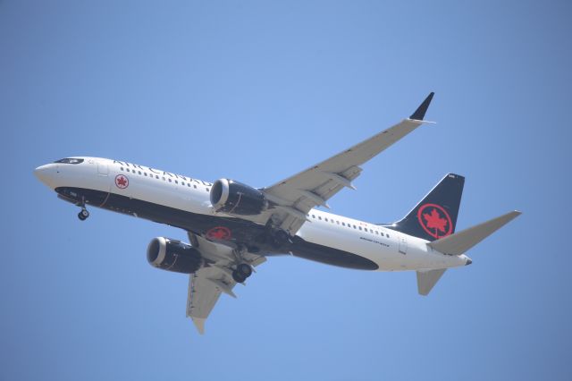 Boeing 737 MAX 8 (C-FSIL)