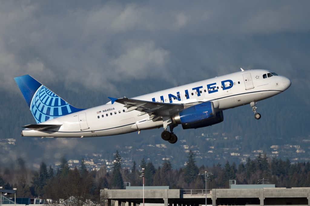 Airbus A319 (N845UA)