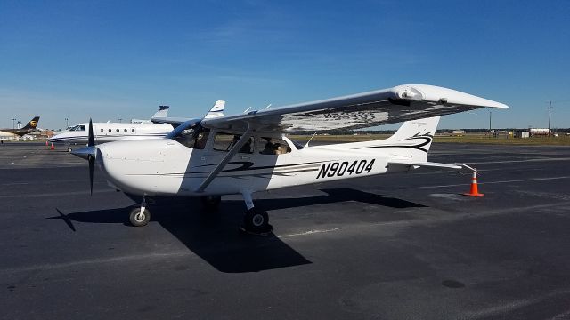 Cessna Skyhawk (N90404)