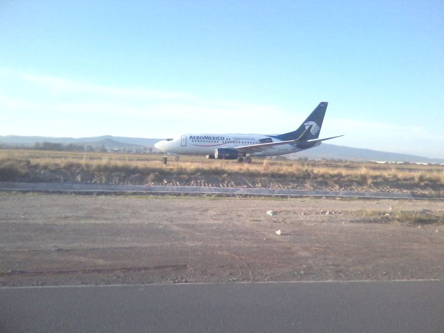 Boeing 737-700 — - RODANDO POR CALLE ALPHA A PLATAFORMA TERMINAL 1 DEL APTO DE GDL.