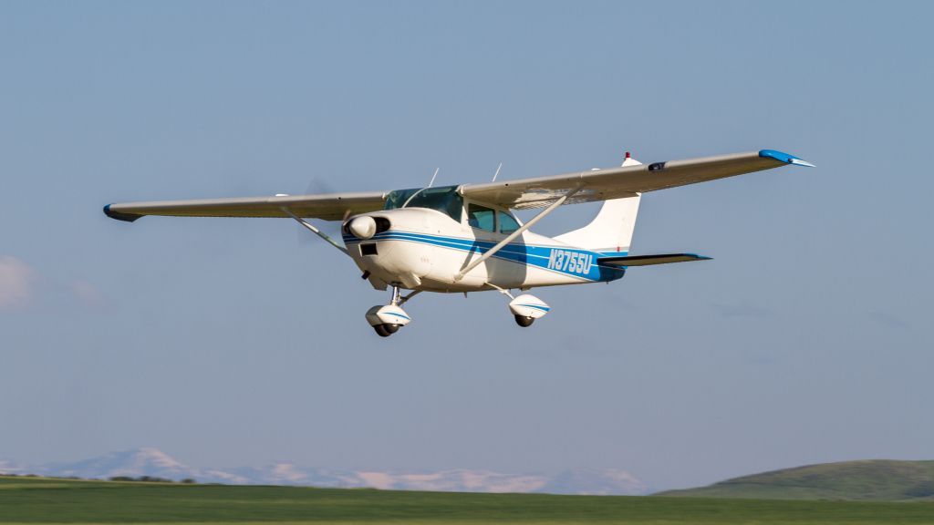 Cessna Skylane (N3755U)