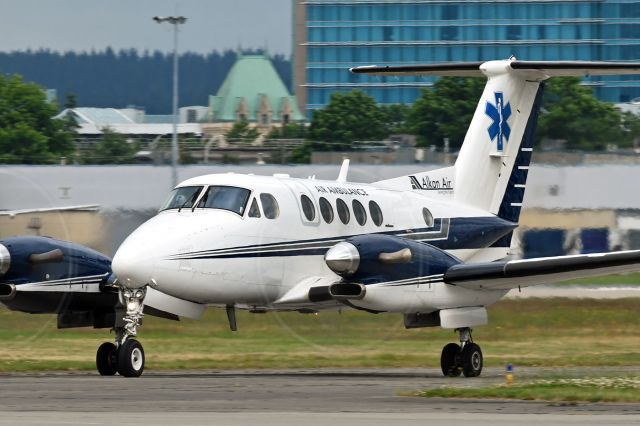 Beechcraft Super King Air 300 (C-FAKW)