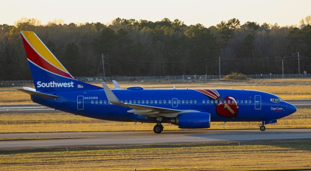 Boeing 737-700 (N409WN) - Sunset arrival of Southwest's famous Triple Crown! As well as another special livery off my list to catch!