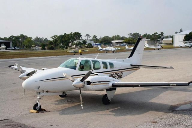 Beechcraft Baron (58) (N66518)