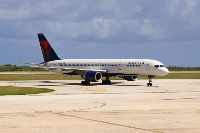 Boeing 757-200 (N539US) - 2011/6/7