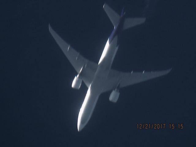 BOEING 777-200LR (N869FD)