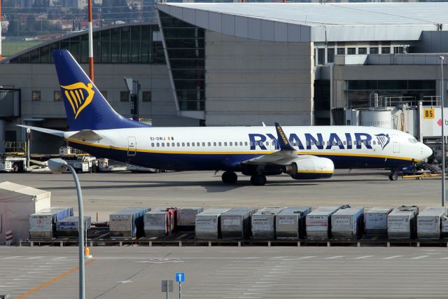 Boeing 737-800 (EI-DWJ) - 05/03/2022:   Minute before push-back for a flight to Pafos (PFO), Cyprus.