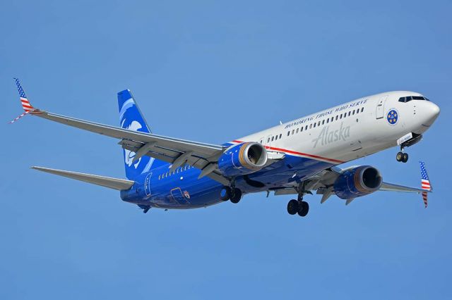 Boeing 737-900 (N265AK) - Alaska 737-900 N265AK Honoring Those Who Serve at Sky Harbor on November 12, 2017.