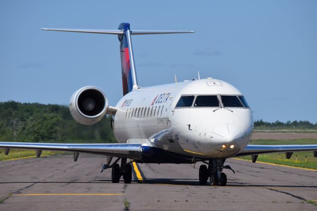 Canadair Regional Jet CRJ-200 (N913EV)