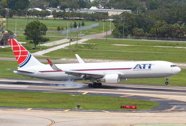 BOEING 767-300 (N395CM)