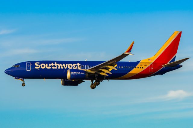 Boeing 737 MAX 8 (N8734Q) - A Southwest Airlines 737 MAX 8 landing at PHX on 2/5/23. Taken with a Canon R7 and Tamron 70-200 G2 lens.